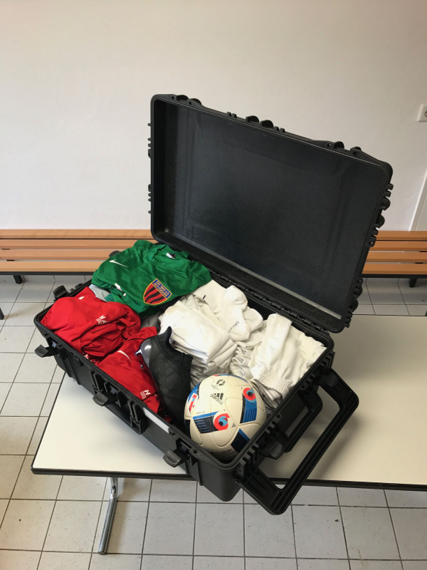 TAF CASE TRIKOTKOFFER Stabiler robuster Transportkoffer für Fußballtrikots und anderes Sportequipment